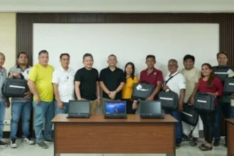 Globe provides laptops to Bohol barangays