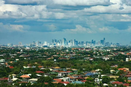 Half of Filipino families still consider themselves poor, SWS survey finds