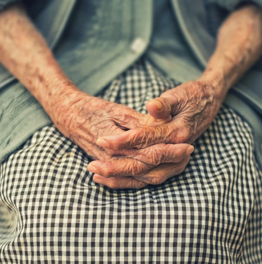 House bill expanding coverage of senior citizens' privileges, benefits OK'd on 3rd reading