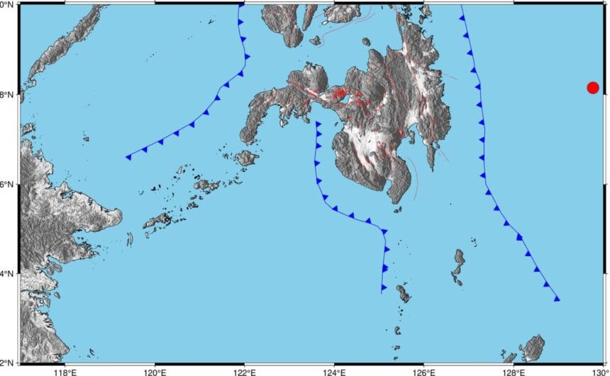 Magnitude 6.4 quake strikes waters off Mindanao