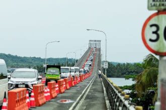 Marcos' rule on power, water supply woes: Fix problem, not blame