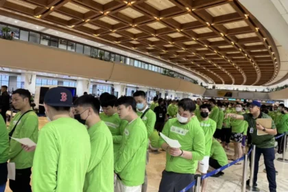 Over 100 foreigners nabbed for scam, illegal online gambling sent back to China