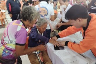 Pagadian City local gov't hands out cash to elderly
