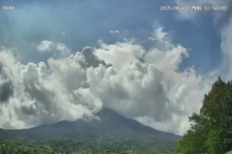 Phivolcs observes 1.2-kilometer ash plume at Kanlaon Volcano summit