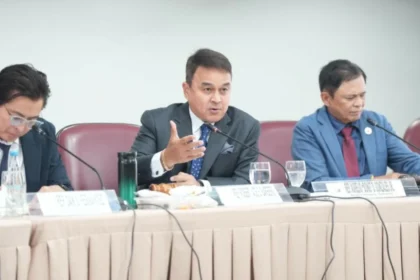 Quad-comm officially ends probe, but version 2.0 is coming