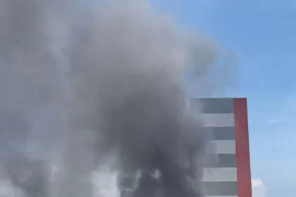 Quiapo fire spreads through light material homes