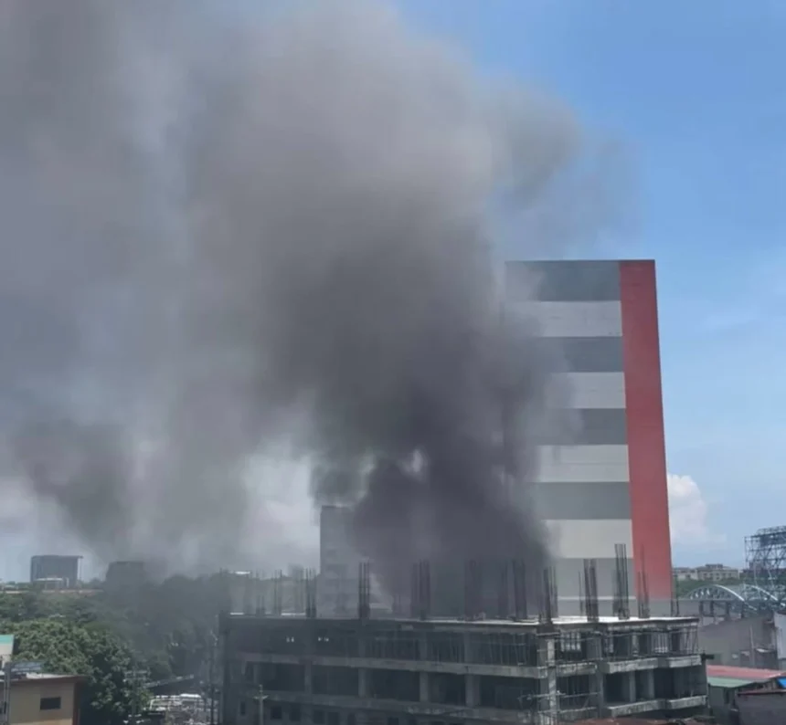 Quiapo fire spreads through light material homes