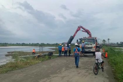 Strong winds, heavy rain topple electric posts in Calumpit