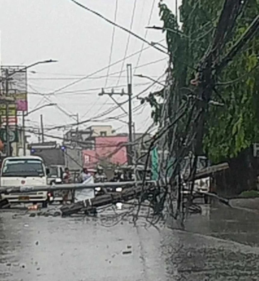 Strong winds topple electric post in Caloocan