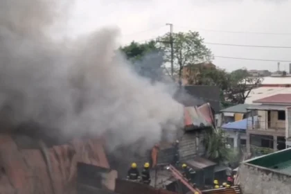 Warehouse destroyed in Valenzuela blaze