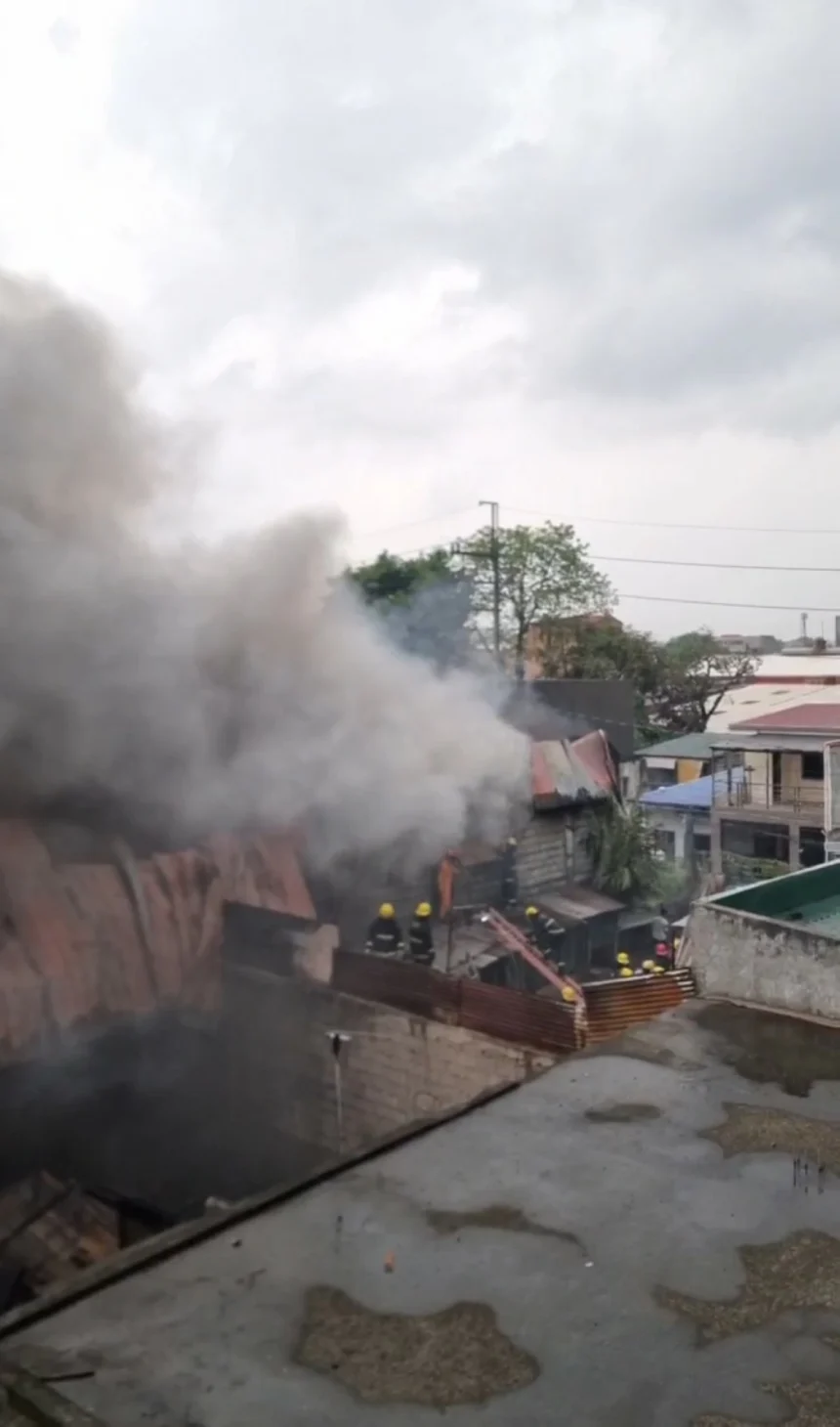 Warehouse destroyed in Valenzuela blaze