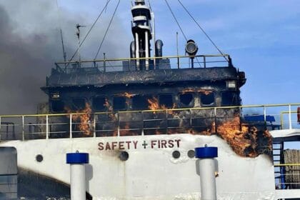 2 hurt as barge catches fire in Albay