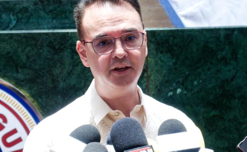 Cayetano bill seeks more financial aid for public school students