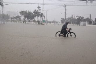 LOOK: Flooding outside Senate