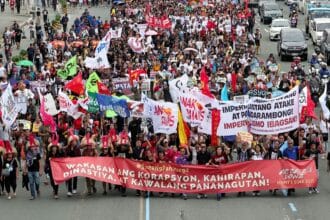 Marcos gets failing grade at 'People's Sona'