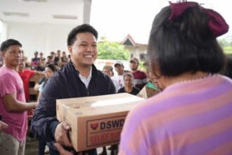 Poe aids Pangasinan calamity victims, backs ‘Good Samaritan Bill’