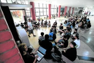 Senator files 3-year college education bill