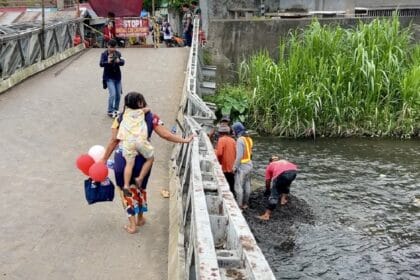 Collapsed bridge in Albay town poses risks to residents