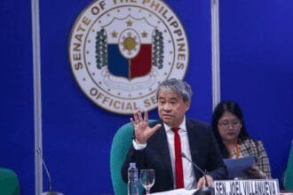 I don't know any senator linked to 15 contractors named