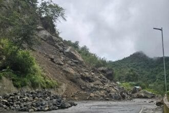 Rockslides block Mountain Province road